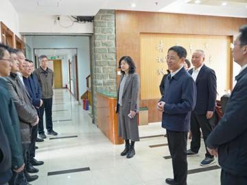 省科协领导新春慰问干部职工